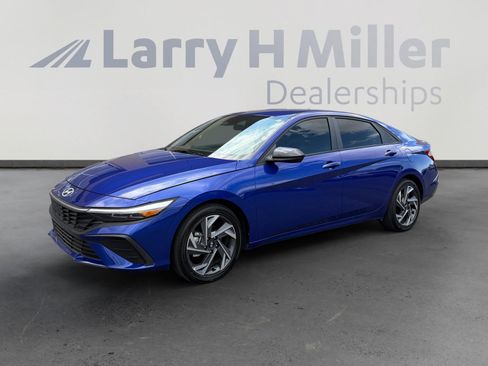 Used 2025 Hyundai Elantra SEL w/ Cargo Package FWD image 1