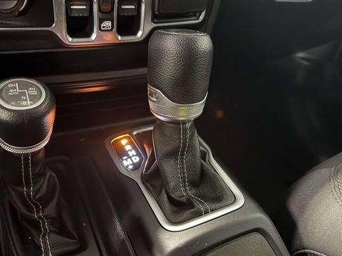 Used 2020 Jeep Wrangler Unlimited Sahara AWD/4WD image 27
