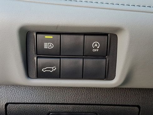 Used 2023 Toyota Highlander XLE image 26