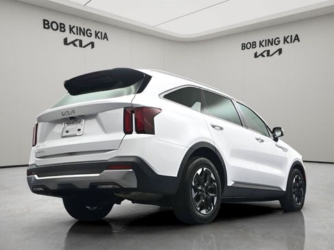 Used 2025 Kia Sorento S w/ Panoramic Sunroof Package FWD image 28