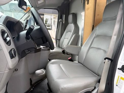 Used 2022 Ford E-450 and Econoline 450 Super Duty w/ Power Windows & Locks Group RWD image 16