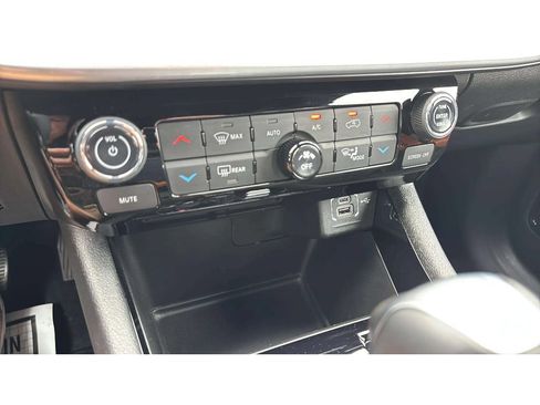 Used 2025 Jeep Compass Limited AWD/4WD image 20