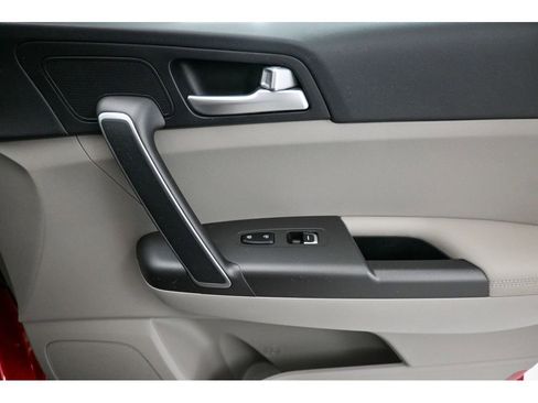 Used 2020 Kia Sportage LX w/ LX Popular Package image 16