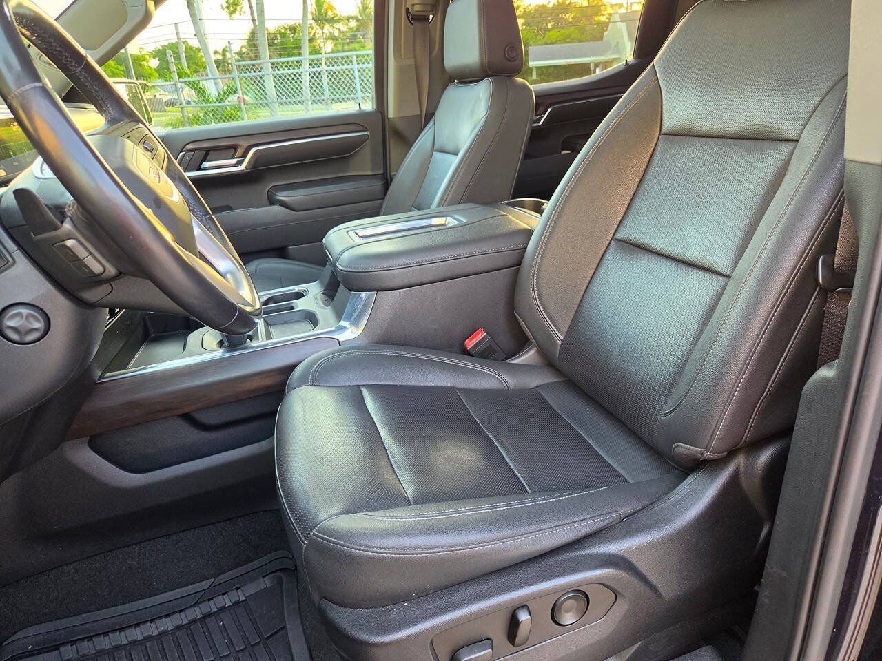 Used 2022 GMC Sierra 1500 SLT w/ SLT Premium Plus Package RWD image 32