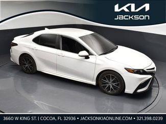 Used 2021 Toyota Camry SE video 1