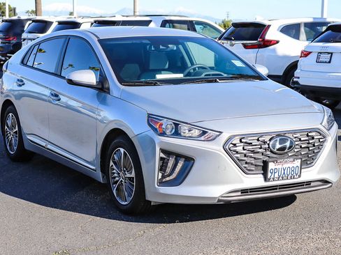 Used 2022 Hyundai Ioniq SE image 3