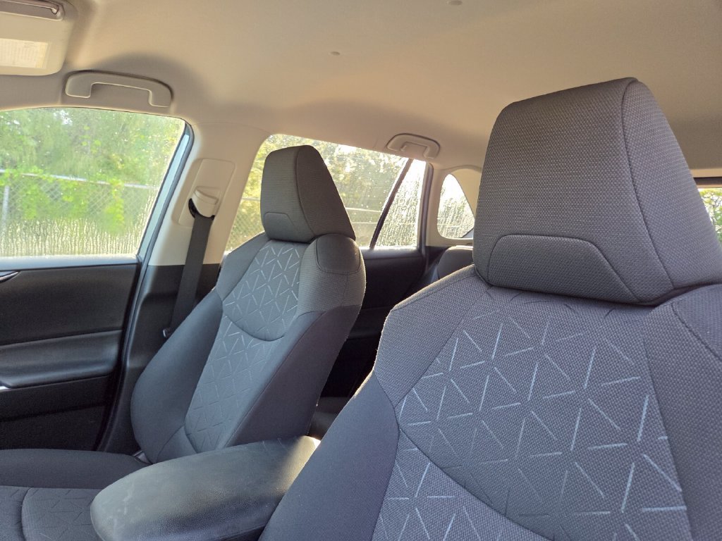 Certified 2021 Toyota RAV4 XLE FWD image 24