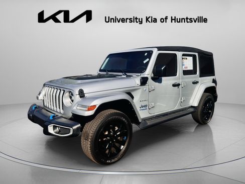 Used 2022 Jeep Wrangler Unlimited Sahara w/ Cold Weather Group image 7