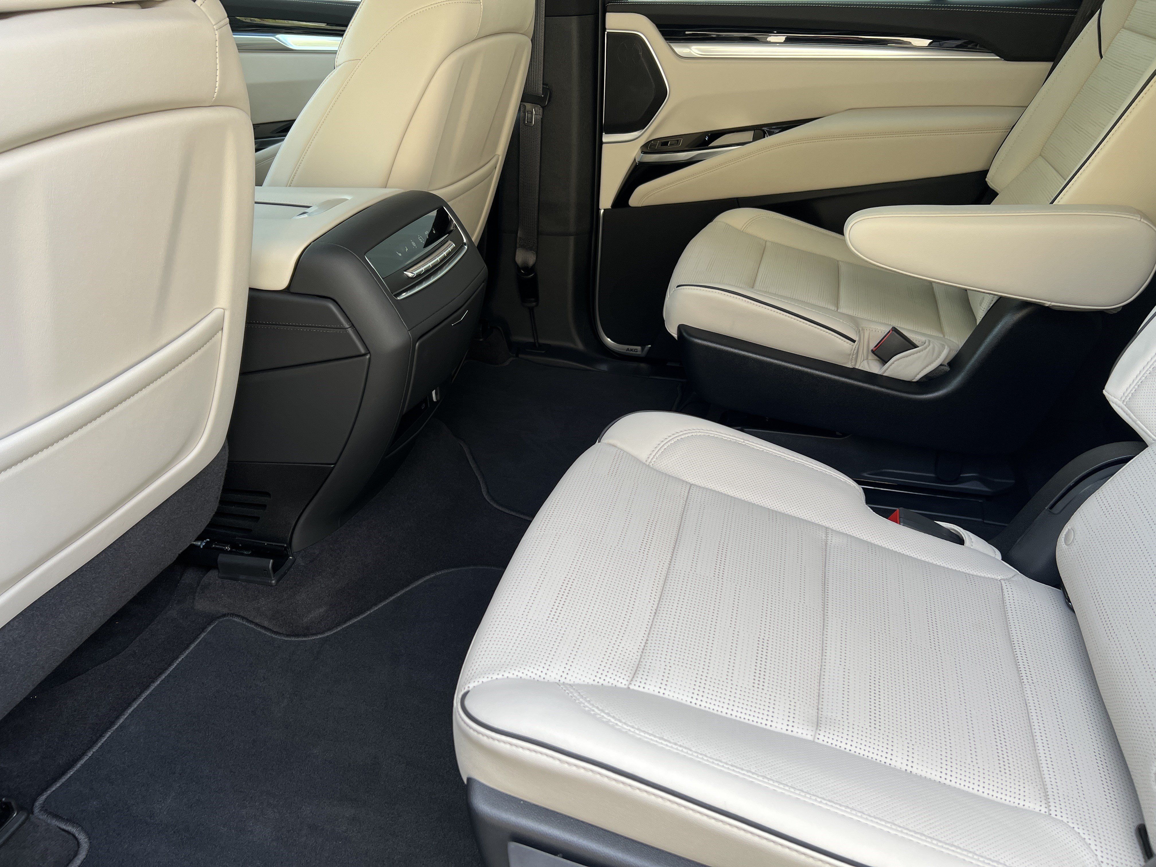 Used 2026 Cadillac Escalade Sport AWD/4WD image 16