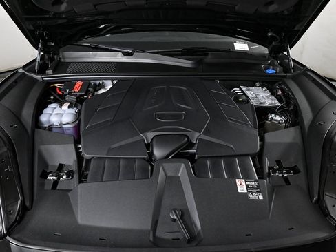 Used 2025 Porsche Cayenne Coupe image 38