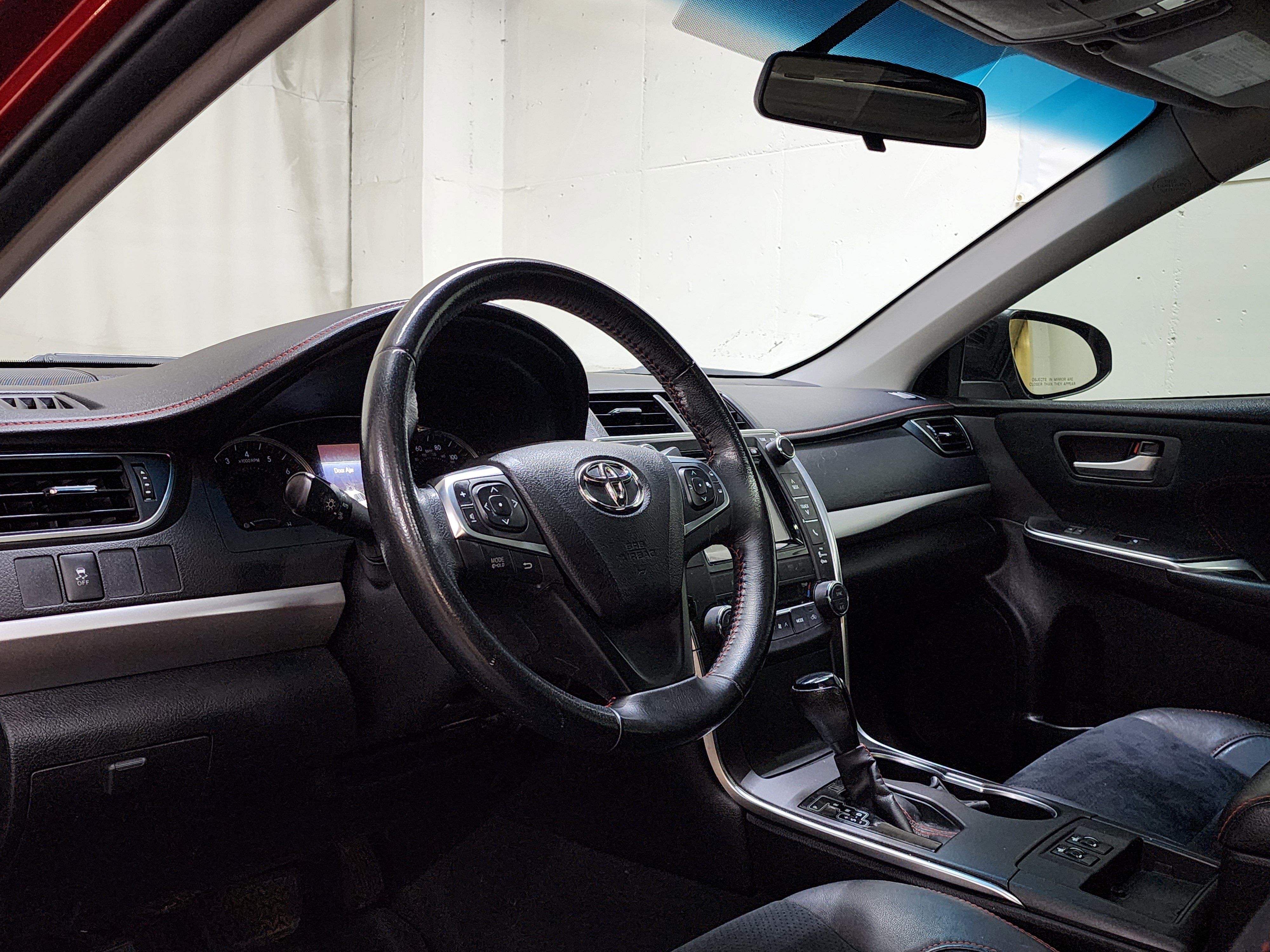 Used 2016 Toyota Camry XSE w/ Moonroof Package FWD image 13