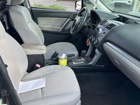 Used 2014 Subaru Forester 2.5i Premium AWD/4WD image 3