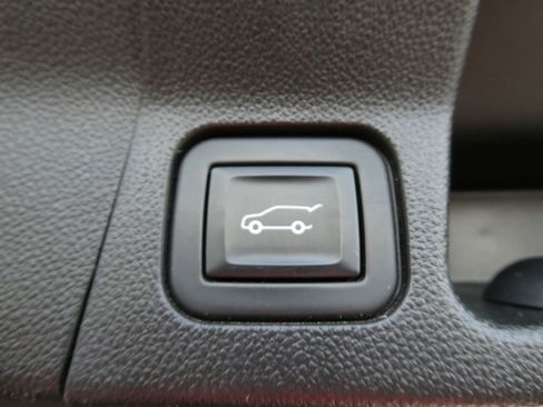 Used 2021 GMC Acadia SLE w/ Driver Convenience Package image 18