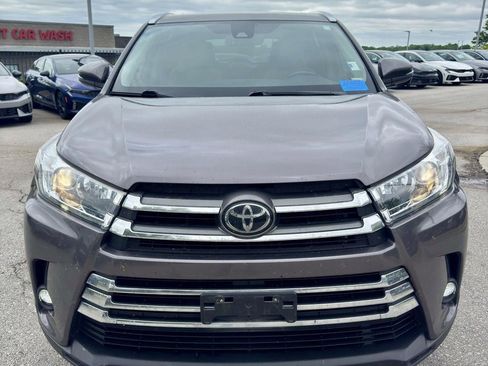 Used 2019 Toyota Highlander Limited w/ Carpet Mat Package (TMS) AWD/4WD image 8