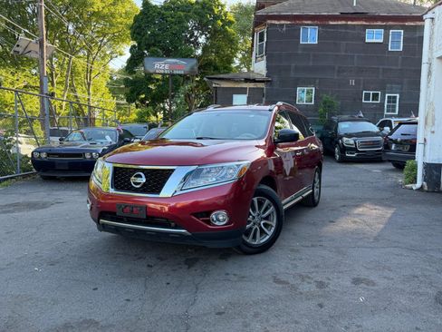 Used 2014 Nissan Pathfinder SL w/ Trailer Tow Package AWD/4WD image 2