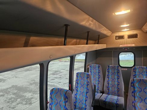 Used 2010 Ford E-350 and Econoline 350 Super Duty image 21