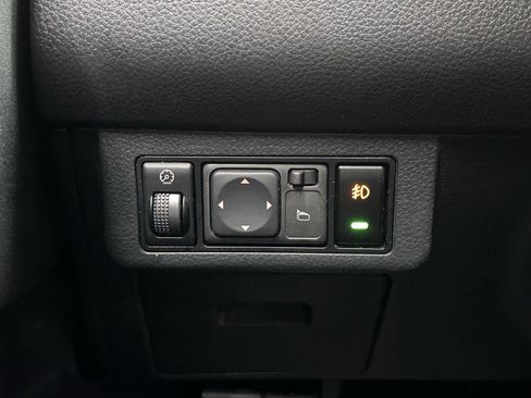 Used 2011 Nissan Versa 1.8 S image 23