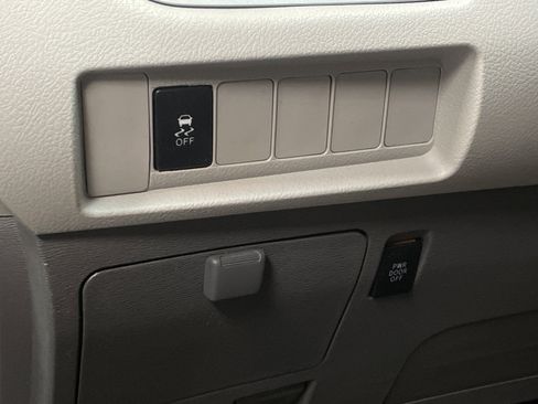 Used 2017 Toyota Sienna LE image 11