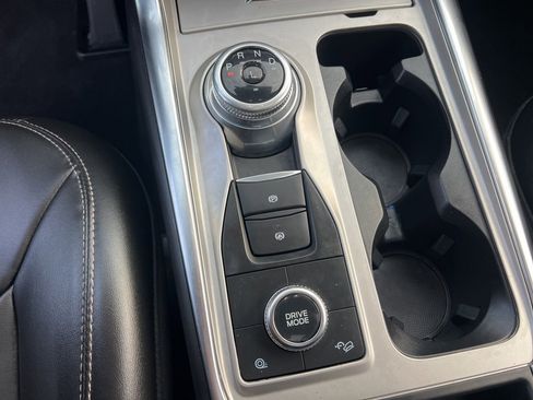 Used 2022 Ford Explorer XLT w/ Equipment Group 202A image 18