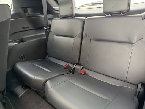 Used 2025 Mitsubishi Outlander SE image 35