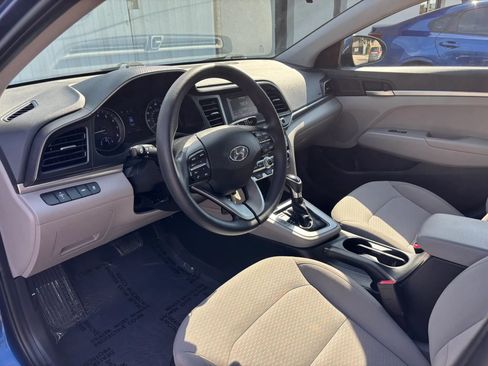Used 2020 Hyundai Elantra SE FWD image 14