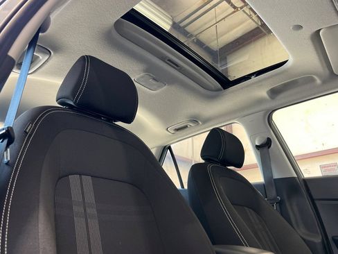 Used 2025 Hyundai Venue SEL FWD image 21