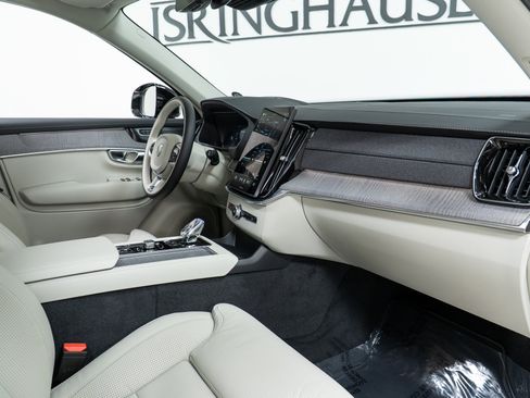 New 2026 Volvo XC90 B6 Ultra w/ Protection Package image 21