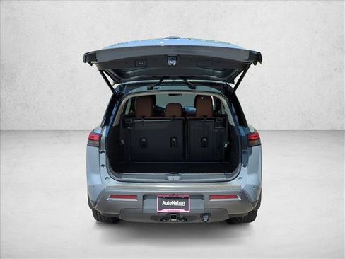 New 2026 Nissan Pathfinder Platinum FWD image 9