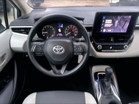 Used 2023 Toyota Corolla LE FWD image 5