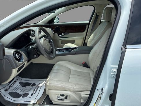 Used 2013 Jaguar XJ w/ Front Seat Comfort Pkg RWD image 11