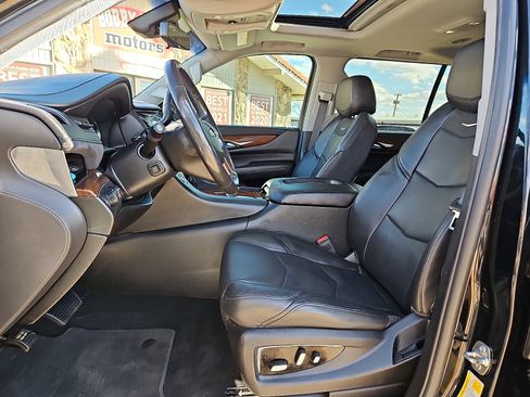 Used 2019 Cadillac Escalade ESV Luxury image 13