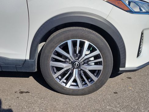 Used 2023 Nissan Kicks SV image 40