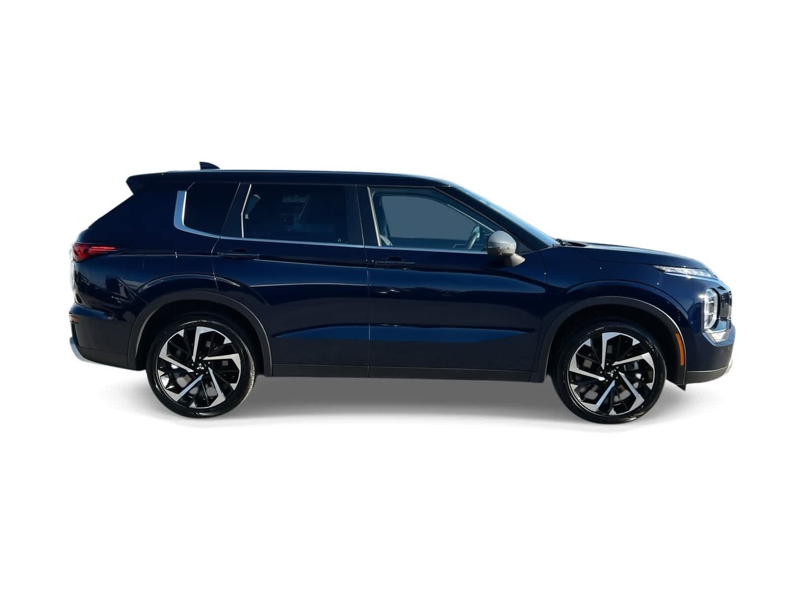 Used 2023 Mitsubishi Outlander SE AWD/4WD image 9