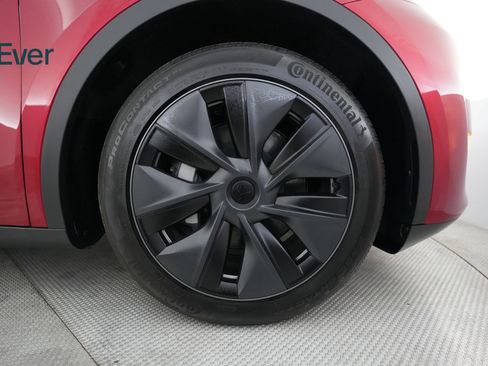 Used 2025 Tesla Model Y Long Range image 19