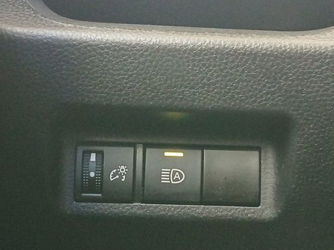 Used 2022 Toyota RAV4 LE image 12