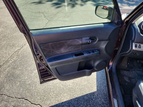 Used 2011 Scion xB FWD image 9