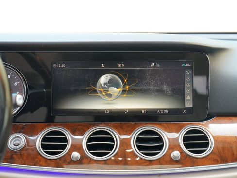 Used 2019 Mercedes-Benz E 300 4MATIC w/ Premium 1 Package image 38