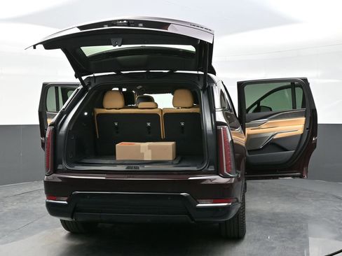 New 2025 Cadillac Escalade IQ Sport 2 w/ LPO, ONYX Package image 38