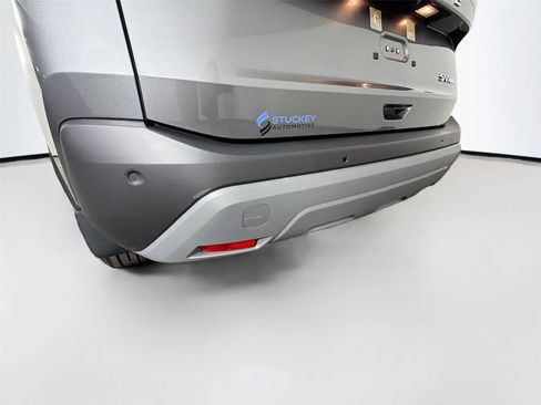 Used 2023 Nissan Rogue SV AWD/4WD image 32