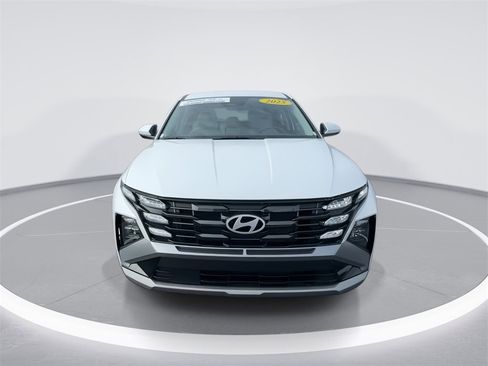 Used 2025 Hyundai Tucson SE image 3