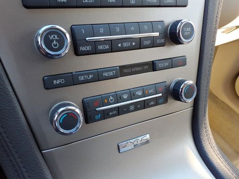 Used 2011 Lincoln MKT 2WD w/ 101A Rapid Spec Order Code image 19