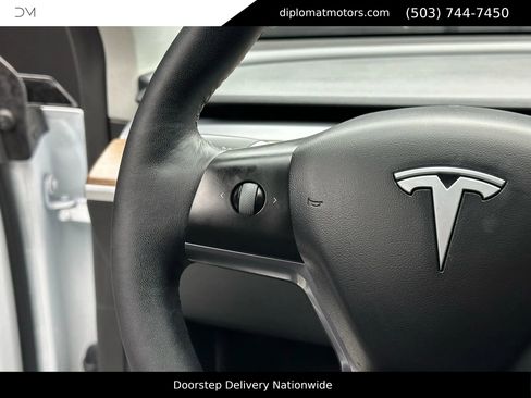 Used 2022 Tesla Model Y Performance image 32