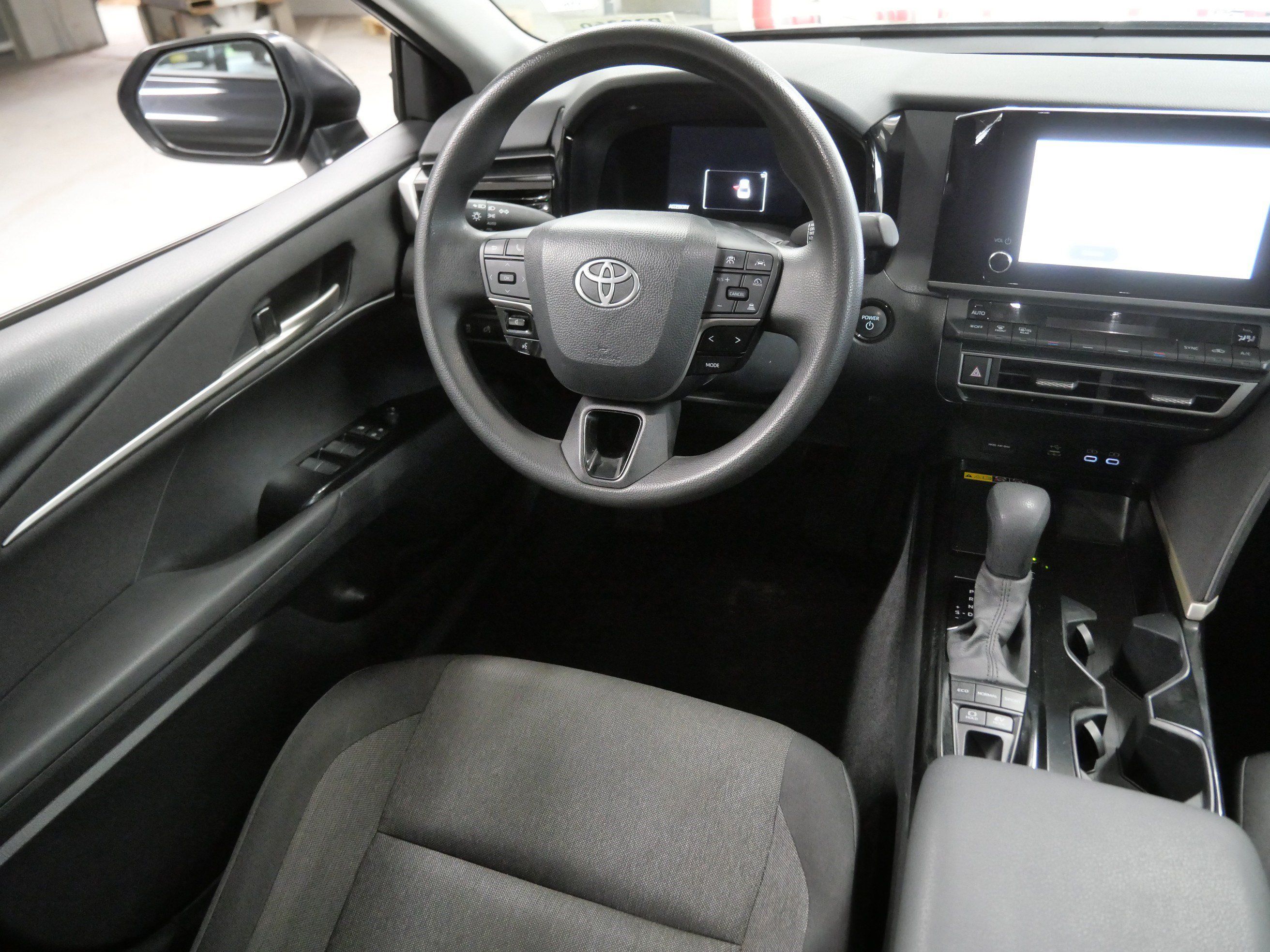 Used 2025 Toyota Camry LE FWD image 10