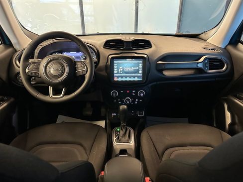 Used 2022 Jeep Renegade Latitude AWD/4WD image 9