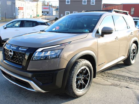 Certified 2024 Nissan Pathfinder Rock Creek image 1