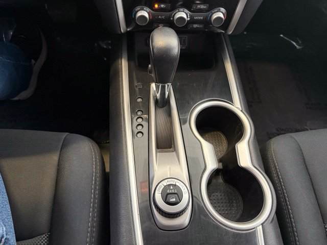 Used 2018 Nissan Pathfinder SV AWD/4WD image 16