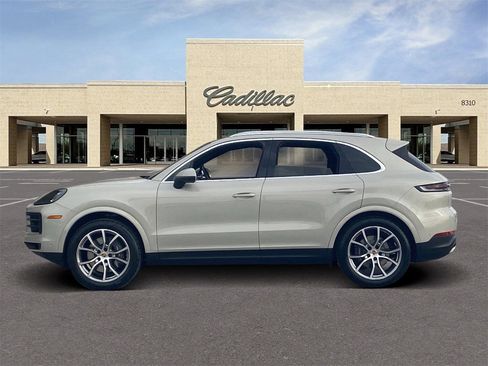 Used 2024 Porsche Cayenne image 8