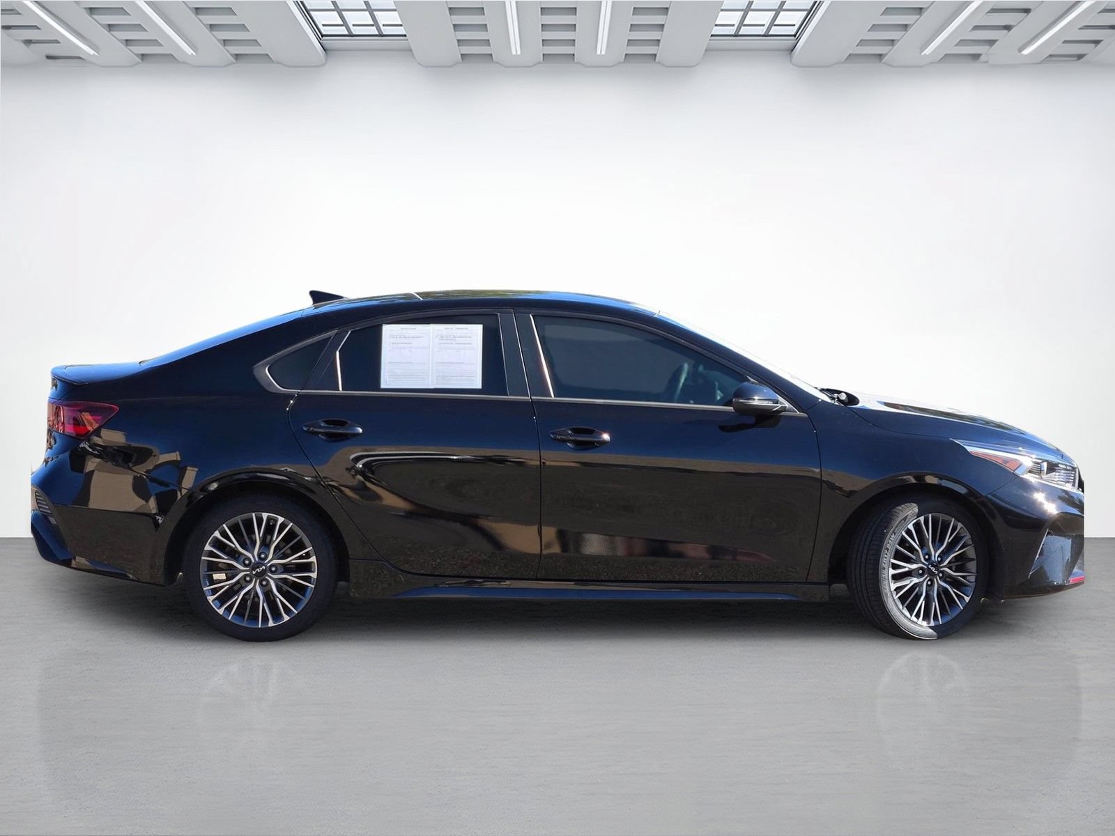 Used 2023 Kia Forte GT-Line w/ GT-Line Technology Package FWD image 3