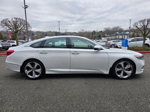 Used 2020 Honda Accord Touring image 6