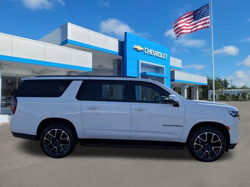 Used 2024 Chevrolet Suburban RST w/ Luxury Package image 3